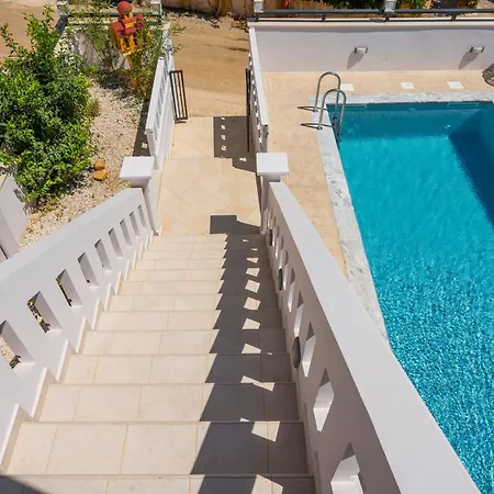 Villa Sounds Of The Mountain Chania *
